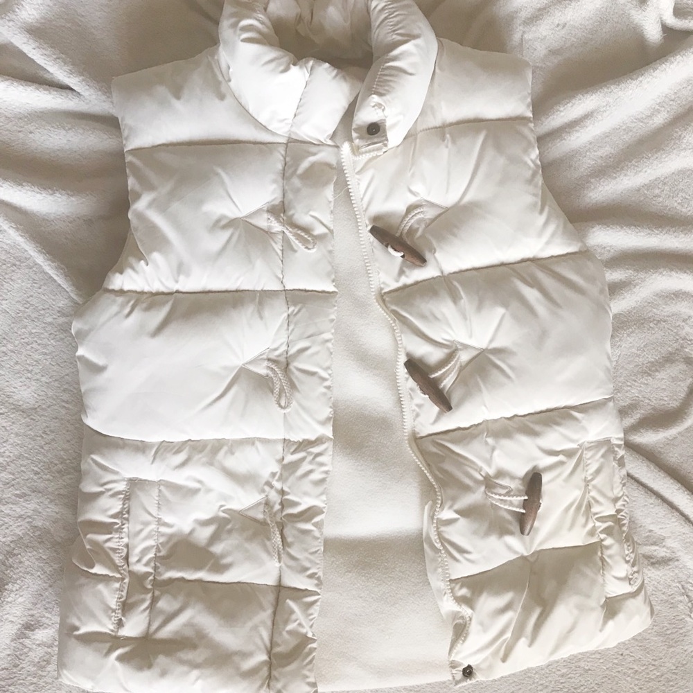 GAP - White Puffer Vest - Size Medium